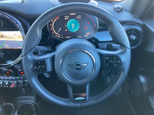 ＭＩＮＩ ジョンクーパーワークス　コンバーチブル　ＪＣＷトリム　メーカーナビ　ジョンクーパーワークストリム（グレーアクセント入黒レザーシート／アダプティブサスペンション／ピアノブラックエクステリア）　ユニオンジャック柄ソフトマップ　クルコン　バックモニター　禁煙車（17枚目）