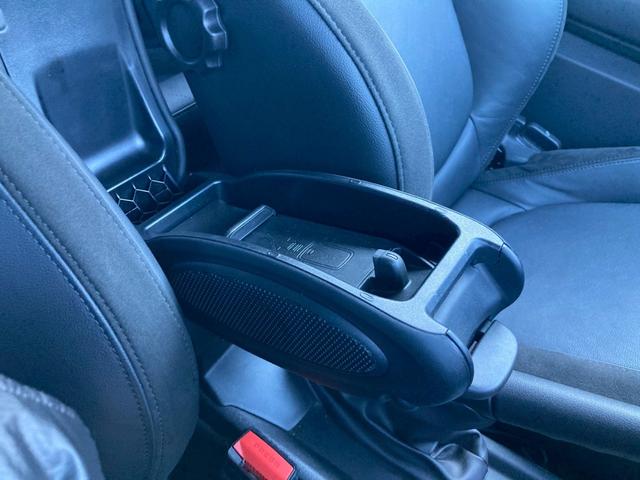 ＭＩＮＩ ジョンクーパーワークス　コンバーチブル　ＪＣＷトリム　メーカーナビ　ジョンクーパーワークストリム（グレーアクセント入黒レザーシート／アダプティブサスペンション／ピアノブラックエクステリア）　ユニオンジャック柄ソフトマップ　クルコン　バックモニター　禁煙車（36枚目）