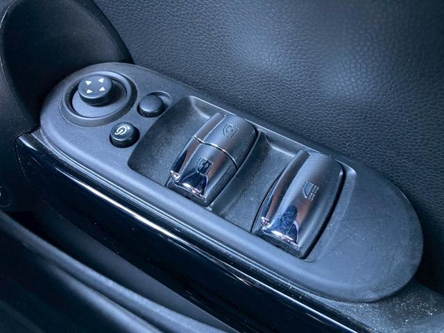 ＭＩＮＩ ジョンクーパーワークス　コンバーチブル　ＪＣＷトリム　メーカーナビ　ジョンクーパーワークストリム（グレーアクセント入黒レザーシート／アダプティブサスペンション／ピアノブラックエクステリア）　ユニオンジャック柄ソフトマップ　クルコン　バックモニター　禁煙車（39枚目）