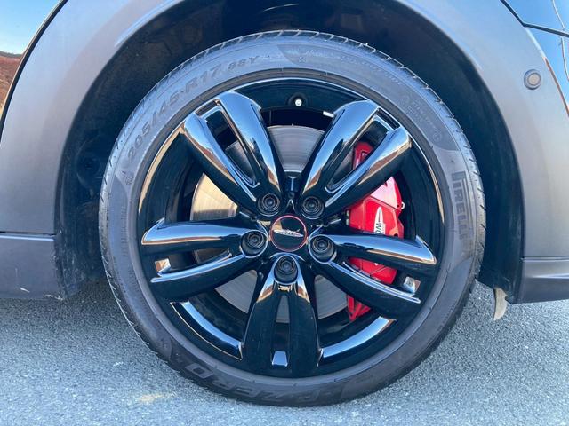 ＭＩＮＩ ジョンクーパーワークス　コンバーチブル　ＪＣＷトリム　メーカーナビ　ジョンクーパーワークストリム（グレーアクセント入黒レザーシート／アダプティブサスペンション／ピアノブラックエクステリア）　ユニオンジャック柄ソフトマップ　クルコン　バックモニター　禁煙車（57枚目）