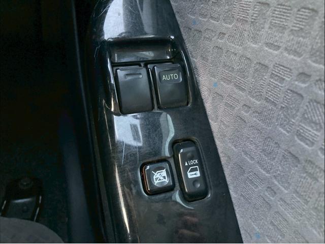 ハイエースバン ロングスーパーＧＬ　フロントリップ　ナビ　ＴＶ　バックモニター　ＡＣ１００Ｖ電源　寒冷地仕様　オートライト　ランプ付きスライドドアステップ　ＳＲＳエアバック　リアクーラー　リアヒーター　イモビライザー　パワーウィンドウ（32枚目）