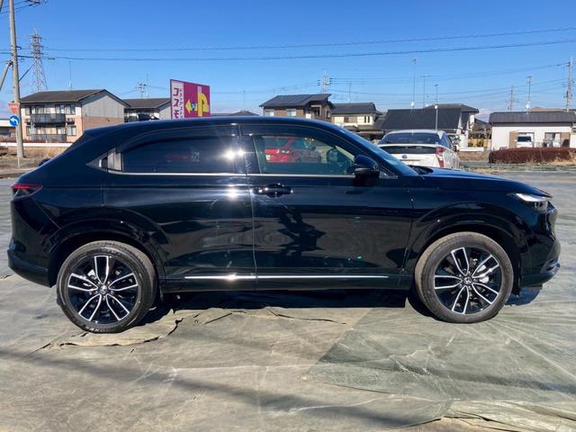 ヴェゼル ｅ：ＨＥＶ　Ｚ　純正コネクトディスプレイナビ　マルチビューカメラ　プレミアムオーディオ　ＴＶ　ホンダセンシング　ブラインドスポットモニター　ＬＥＤヘッドランプ　シートヒーター　ハンズフリーパワーバックドア　ワンオーナ（5枚目）