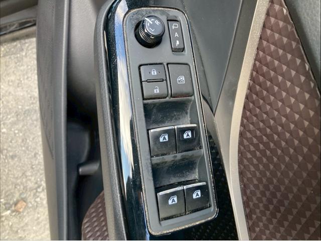 Ｃ－ＨＲ Ｇ　モデリスタエアロ（Ｆ・Ｓ・Ｒ）　純正９インチナビ　ロゴ入ＬＥＤヘッドランプ　シーケンシャルターンランプ　バックモニター　ブラインドスポットモニター　セーフティセンスＰ　ＴＶ　ＥＴＣ２．０（38枚目）