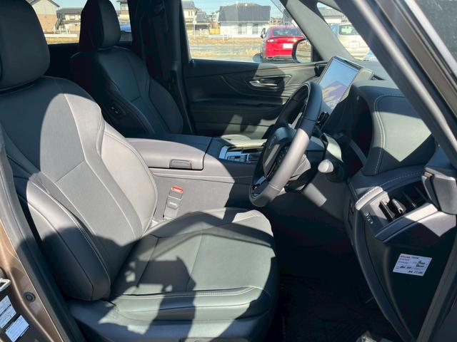 アルファード Ｚ　４ＷＤ　純正１４型ディスプレイナビ　トヨタチームメイト　ユニバーサルステップ　セーフティセンス　パノラミックビューモニター　３眼ＬＥＤヘッドランプ　純正１８ＡＷ　パワーバックドア　ＴＶ　ＥＴＣ２．０（12枚目）