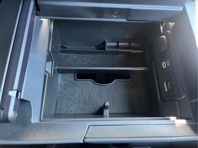 アルファード Ｚ　４ＷＤ　純正１４型ディスプレイナビ　トヨタチームメイト　ユニバーサルステップ　セーフティセンス　パノラミックビューモニター　３眼ＬＥＤヘッドランプ　純正１８ＡＷ　パワーバックドア　ＴＶ　ＥＴＣ２．０（39枚目）