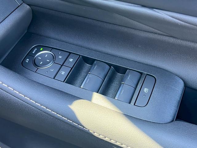 アルファード Ｚ　４ＷＤ　純正１４型ディスプレイナビ　トヨタチームメイト　ユニバーサルステップ　セーフティセンス　パノラミックビューモニター　３眼ＬＥＤヘッドランプ　純正１８ＡＷ　パワーバックドア　ＴＶ　ＥＴＣ２．０（44枚目）