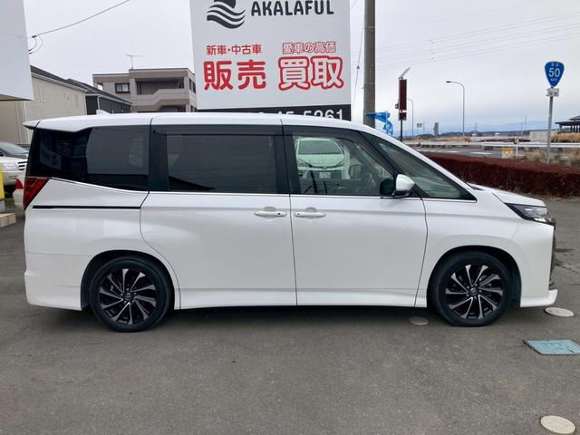 ノア ハイブリッドＳ－Ｚ　純正１０．５型ディスプレイプラス　快適利便パッケージｈｉｇｈ　プロジェクター式ＬＥＤヘッドランプ　地デジＴＶ　ＥＴＣ２．０　両側パワースライドドア　セーフティセンス　バックモニター　パーキングサポート（5枚目）