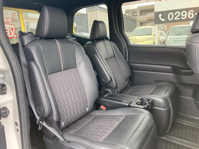 ノア ハイブリッドＳ－Ｚ　純正１０．５型ディスプレイプラス　快適利便パッケージｈｉｇｈ　プロジェクター式ＬＥＤヘッドランプ　地デジＴＶ　ＥＴＣ２．０　両側パワースライドドア　セーフティセンス　バックモニター　パーキングサポート（11枚目）