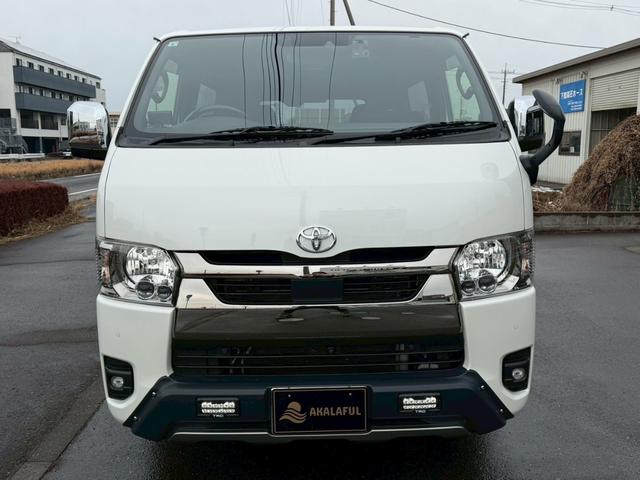 ハイエースバン スーパーＧＬ　ダークプライムＩＩ　純正ナビ　両側パワースライドドア　パノラミックビューモニター　セーフティセンス　ＴＲＤフロントスポイラー　ＴＲＤマッドフラップ　ＡＣ１００Ｖ電源　ＴＶ　プッシュスタート　リアヒータークーラー　禁煙車（4枚目）