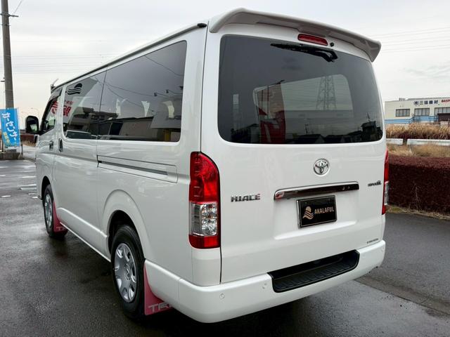 ハイエースバン スーパーＧＬ　ダークプライムＩＩ　純正ナビ　両側パワースライドドア　パノラミックビューモニター　セーフティセンス　ＴＲＤフロントスポイラー　ＴＲＤマッドフラップ　ＡＣ１００Ｖ電源　ＴＶ　プッシュスタート　リアヒータークーラー　禁煙車（8枚目）