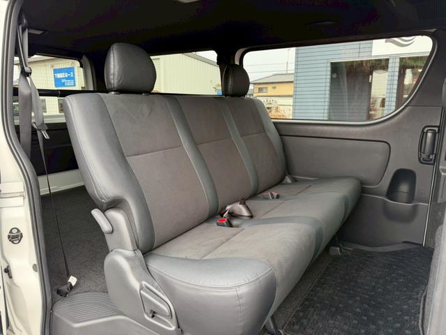 ハイエースバン スーパーＧＬ　ダークプライムＩＩ　純正ナビ　両側パワースライドドア　パノラミックビューモニター　セーフティセンス　ＴＲＤフロントスポイラー　ＴＲＤマッドフラップ　ＡＣ１００Ｖ電源　ＴＶ　プッシュスタート　リアヒータークーラー　禁煙車（11枚目）