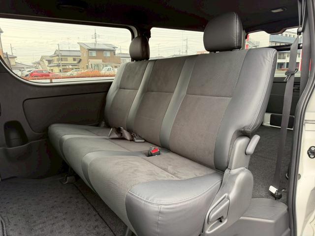 ハイエースバン スーパーＧＬ　ダークプライムＩＩ　純正ナビ　両側パワースライドドア　パノラミックビューモニター　セーフティセンス　ＴＲＤフロントスポイラー　ＴＲＤマッドフラップ　ＡＣ１００Ｖ電源　ＴＶ　プッシュスタート　リアヒータークーラー　禁煙車（13枚目）