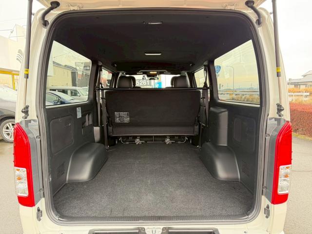 ハイエースバン スーパーＧＬ　ダークプライムＩＩ　純正ナビ　両側パワースライドドア　パノラミックビューモニター　セーフティセンス　ＴＲＤフロントスポイラー　ＴＲＤマッドフラップ　ＡＣ１００Ｖ電源　ＴＶ　プッシュスタート　リアヒータークーラー　禁煙車（14枚目）