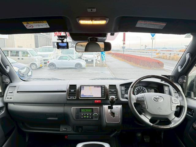 ハイエースバン スーパーＧＬ　ダークプライムＩＩ　純正ナビ　両側パワースライドドア　パノラミックビューモニター　セーフティセンス　ＴＲＤフロントスポイラー　ＴＲＤマッドフラップ　ＡＣ１００Ｖ電源　ＴＶ　プッシュスタート　リアヒータークーラー　禁煙車（15枚目）