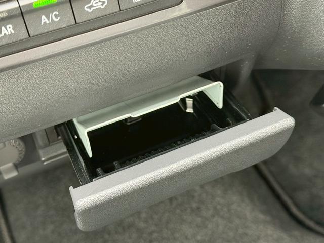 ハイエースバン スーパーＧＬ　ダークプライムＩＩ　純正ナビ　両側パワースライドドア　パノラミックビューモニター　セーフティセンス　ＴＲＤフロントスポイラー　ＴＲＤマッドフラップ　ＡＣ１００Ｖ電源　ＴＶ　プッシュスタート　リアヒータークーラー　禁煙車（26枚目）