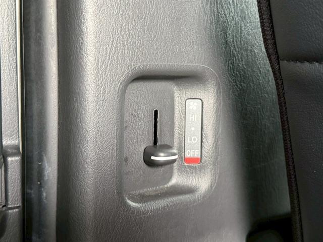 ハイエースバン スーパーＧＬ　ダークプライムＩＩ　純正ナビ　両側パワースライドドア　パノラミックビューモニター　セーフティセンス　ＴＲＤフロントスポイラー　ＴＲＤマッドフラップ　ＡＣ１００Ｖ電源　ＴＶ　プッシュスタート　リアヒータークーラー　禁煙車（43枚目）