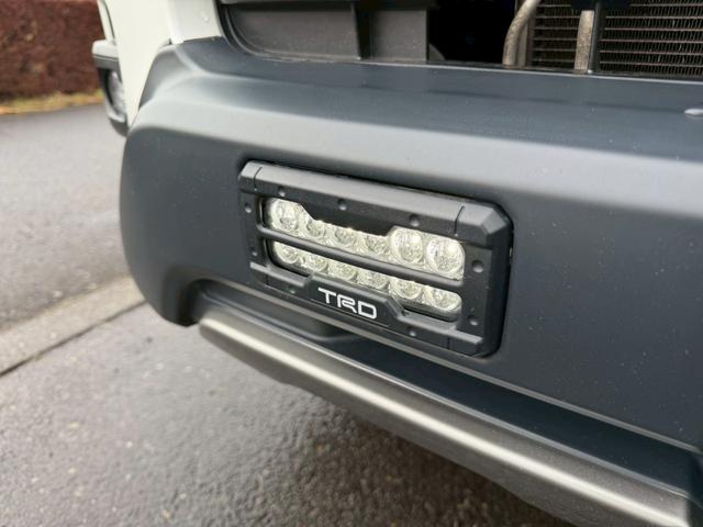 ハイエースバン スーパーＧＬ　ダークプライムＩＩ　純正ナビ　両側パワースライドドア　パノラミックビューモニター　セーフティセンス　ＴＲＤフロントスポイラー　ＴＲＤマッドフラップ　ＡＣ１００Ｖ電源　ＴＶ　プッシュスタート　リアヒータークーラー　禁煙車（48枚目）