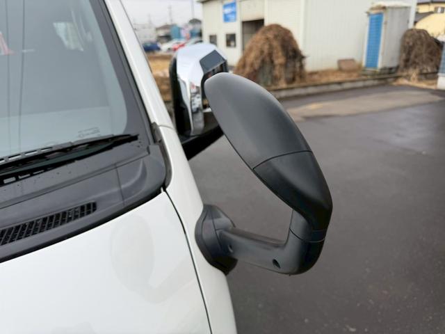 ハイエースバン スーパーＧＬ　ダークプライムＩＩ　純正ナビ　両側パワースライドドア　パノラミックビューモニター　セーフティセンス　ＴＲＤフロントスポイラー　ＴＲＤマッドフラップ　ＡＣ１００Ｖ電源　ＴＶ　プッシュスタート　リアヒータークーラー　禁煙車（50枚目）