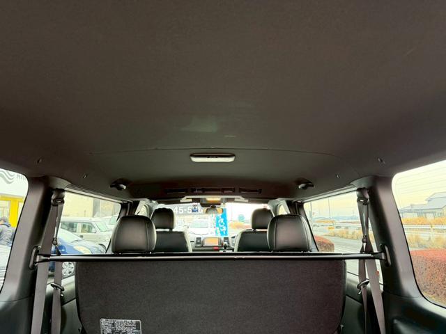 ハイエースバン スーパーＧＬ　ダークプライムＩＩ　純正ナビ　両側パワースライドドア　パノラミックビューモニター　セーフティセンス　ＴＲＤフロントスポイラー　ＴＲＤマッドフラップ　ＡＣ１００Ｖ電源　ＴＶ　プッシュスタート　リアヒータークーラー　禁煙車（55枚目）