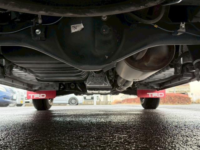 ハイエースバン スーパーＧＬ　ダークプライムＩＩ　純正ナビ　両側パワースライドドア　パノラミックビューモニター　セーフティセンス　ＴＲＤフロントスポイラー　ＴＲＤマッドフラップ　ＡＣ１００Ｖ電源　ＴＶ　プッシュスタート　リアヒータークーラー　禁煙車（56枚目）