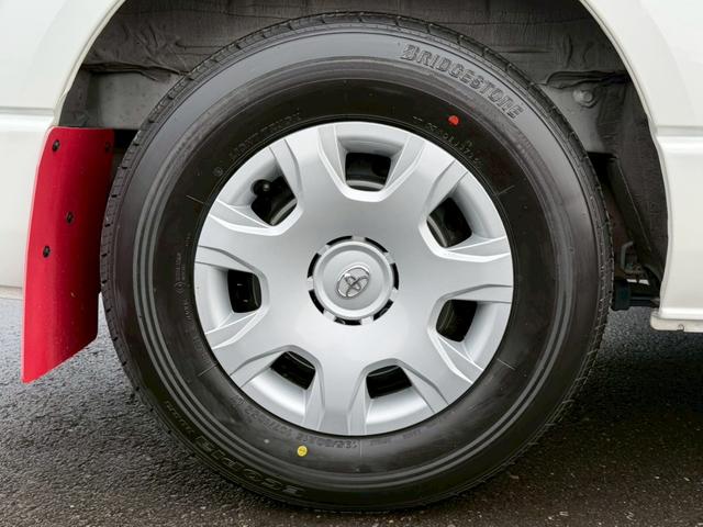 ハイエースバン スーパーＧＬ　ダークプライムＩＩ　純正ナビ　両側パワースライドドア　パノラミックビューモニター　セーフティセンス　ＴＲＤフロントスポイラー　ＴＲＤマッドフラップ　ＡＣ１００Ｖ電源　ＴＶ　プッシュスタート　リアヒータークーラー　禁煙車（60枚目）