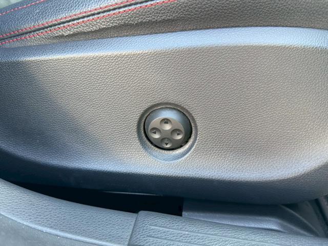 ＣＬＡクラス ＣＬＡ１８０　ＡＭＧライン　純正ナビ　レーダーセーフティパッケージ　パークトロニック　アクティブパーキングアシスト　シートヒーター　ＴＶ　バックモニター　ＨＩＤヘッドランプ　純正１８ＡＷ　ロゴ入ブレーキキャリパー　パドルシフト（40枚目）