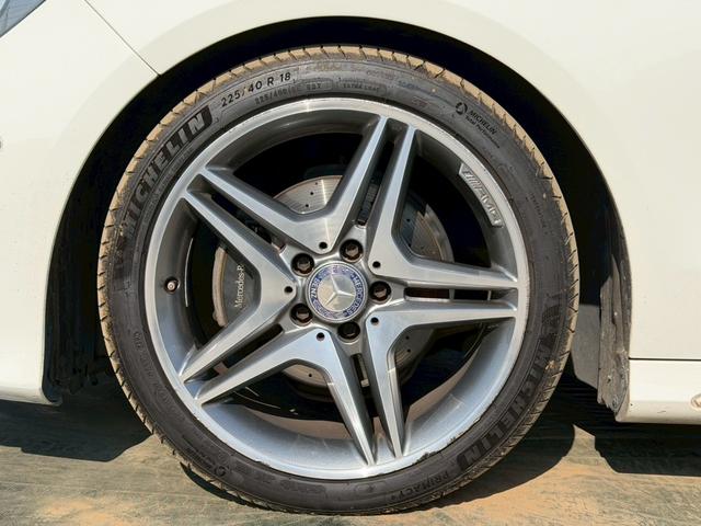 ＣＬＡクラス ＣＬＡ１８０　ＡＭＧライン　純正ナビ　レーダーセーフティパッケージ　パークトロニック　アクティブパーキングアシスト　シートヒーター　ＴＶ　バックモニター　ＨＩＤヘッドランプ　純正１８ＡＷ　ロゴ入ブレーキキャリパー　パドルシフト（59枚目）