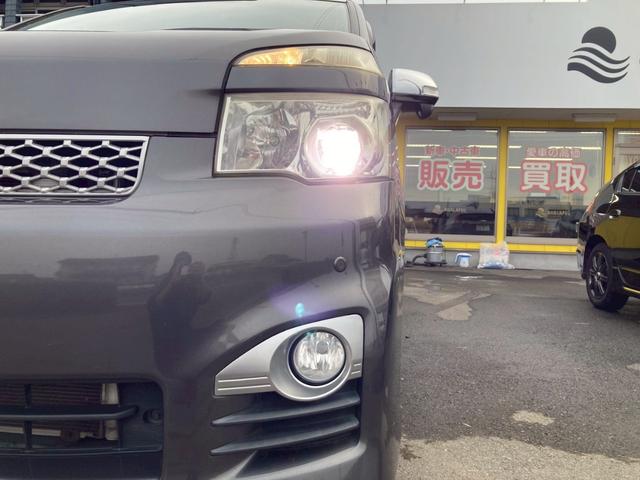 ヴォクシー ZS 煌II 純正ナビ バックモニター 両側パワースライドドア TV HIDヘッドランプ プッシュスタート 純正16AW オートエアコン リアクーラー イモビライザー マット バイザー 禁煙車 パドルシフト ETC(52枚目)