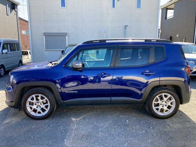 ジープ・レネゲード リミテッド　メーカー８．４型ナビ　レザーシート　バックモニター　アダプティブクルーズコントロール　ＬＥＤヘッドランプ　　シートヒーター　パワーシート　ルーフレール　クロームマフラーカッター　ヒーテッドステアリング（6枚目）