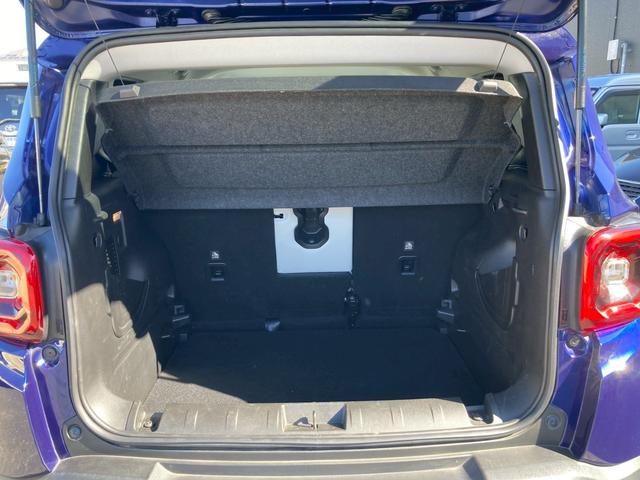 ジープ・レネゲード リミテッド　メーカー８．４型ナビ　レザーシート　バックモニター　アダプティブクルーズコントロール　ＬＥＤヘッドランプ　　シートヒーター　パワーシート　ルーフレール　クロームマフラーカッター　ヒーテッドステアリング（14枚目）