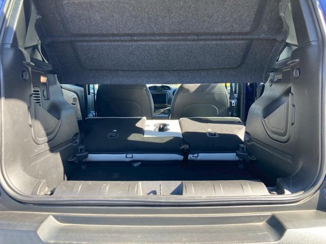 ジープ・レネゲード リミテッド　メーカー８．４型ナビ　レザーシート　バックモニター　アダプティブクルーズコントロール　ＬＥＤヘッドランプ　　シートヒーター　パワーシート　ルーフレール　クロームマフラーカッター　ヒーテッドステアリング（15枚目）