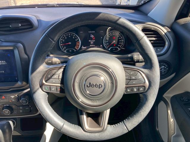 ジープ・レネゲード リミテッド　メーカー８．４型ナビ　レザーシート　バックモニター　アダプティブクルーズコントロール　ＬＥＤヘッドランプ　　シートヒーター　パワーシート　ルーフレール　クロームマフラーカッター　ヒーテッドステアリング（17枚目）