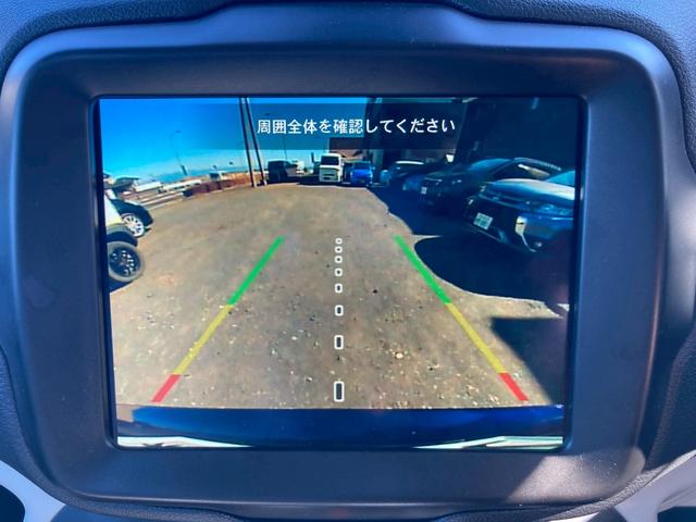 ジープ・レネゲード リミテッド　メーカー８．４型ナビ　レザーシート　バックモニター　アダプティブクルーズコントロール　ＬＥＤヘッドランプ　　シートヒーター　パワーシート　ルーフレール　クロームマフラーカッター　ヒーテッドステアリング（21枚目）