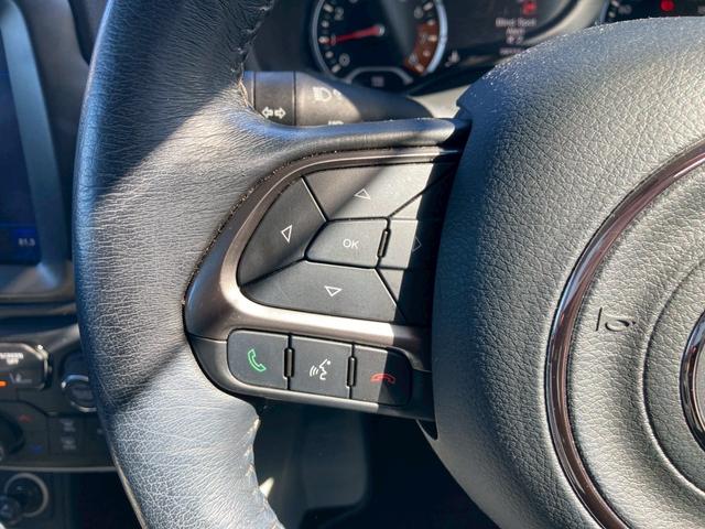 ジープ・レネゲード リミテッド　メーカー８．４型ナビ　レザーシート　バックモニター　アダプティブクルーズコントロール　ＬＥＤヘッドランプ　　シートヒーター　パワーシート　ルーフレール　クロームマフラーカッター　ヒーテッドステアリング（22枚目）