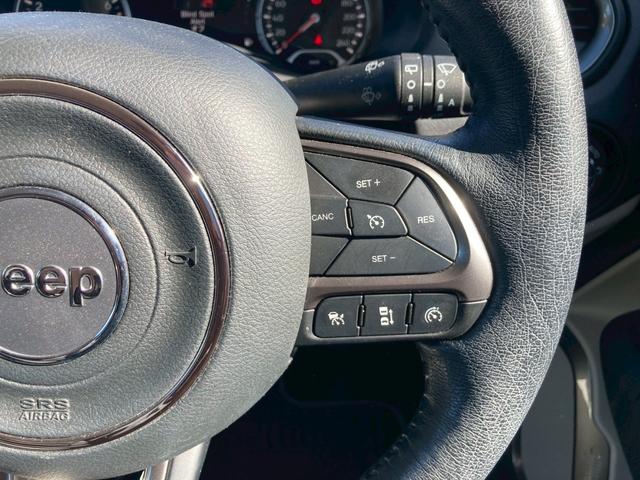 ジープ・レネゲード リミテッド　メーカー８．４型ナビ　レザーシート　バックモニター　アダプティブクルーズコントロール　ＬＥＤヘッドランプ　　シートヒーター　パワーシート　ルーフレール　クロームマフラーカッター　ヒーテッドステアリング（23枚目）