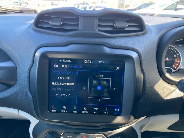 ジープ・レネゲード リミテッド　メーカー８．４型ナビ　レザーシート　バックモニター　アダプティブクルーズコントロール　ＬＥＤヘッドランプ　　シートヒーター　パワーシート　ルーフレール　クロームマフラーカッター　ヒーテッドステアリング（27枚目）