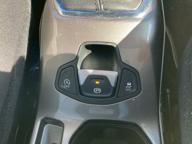 ジープ・レネゲード リミテッド　メーカー８．４型ナビ　レザーシート　バックモニター　アダプティブクルーズコントロール　ＬＥＤヘッドランプ　　シートヒーター　パワーシート　ルーフレール　クロームマフラーカッター　ヒーテッドステアリング（32枚目）