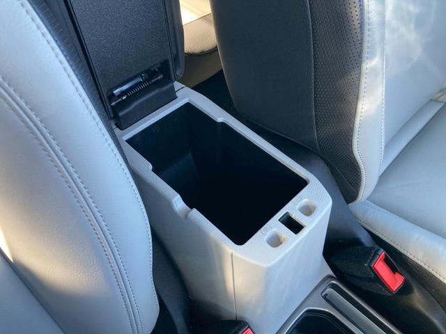 ジープ・レネゲード リミテッド　メーカー８．４型ナビ　レザーシート　バックモニター　アダプティブクルーズコントロール　ＬＥＤヘッドランプ　　シートヒーター　パワーシート　ルーフレール　クロームマフラーカッター　ヒーテッドステアリング（35枚目）