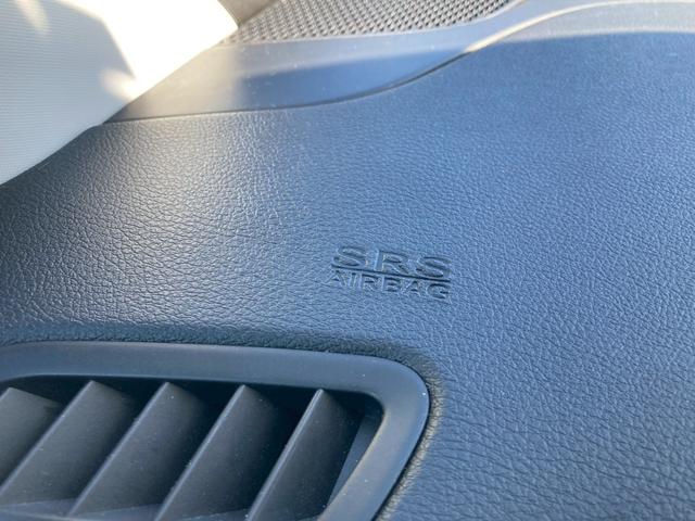 ジープ・レネゲード リミテッド　メーカー８．４型ナビ　レザーシート　バックモニター　アダプティブクルーズコントロール　ＬＥＤヘッドランプ　　シートヒーター　パワーシート　ルーフレール　クロームマフラーカッター　ヒーテッドステアリング（42枚目）