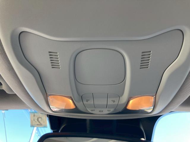 ジープ・レネゲード リミテッド　メーカー８．４型ナビ　レザーシート　バックモニター　アダプティブクルーズコントロール　ＬＥＤヘッドランプ　　シートヒーター　パワーシート　ルーフレール　クロームマフラーカッター　ヒーテッドステアリング（45枚目）