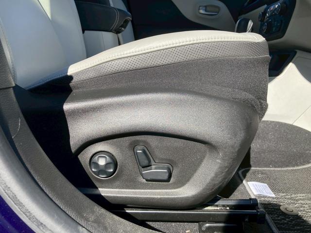 ジープ・レネゲード リミテッド　メーカー８．４型ナビ　レザーシート　バックモニター　アダプティブクルーズコントロール　ＬＥＤヘッドランプ　　シートヒーター　パワーシート　ルーフレール　クロームマフラーカッター　ヒーテッドステアリング（46枚目）