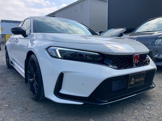 シビック タイプＲ　純正９型ディスプレイナビ　ホンダセンシング　バックモニター　ドライブモードスイッチ　フルＬＥＤヘッドランプ　ブラックリアスポイラー　地デジＴＶ　純正１９ＡＷ　レッドブレーキキャリパー　ワイヤレス充電器（3枚目）