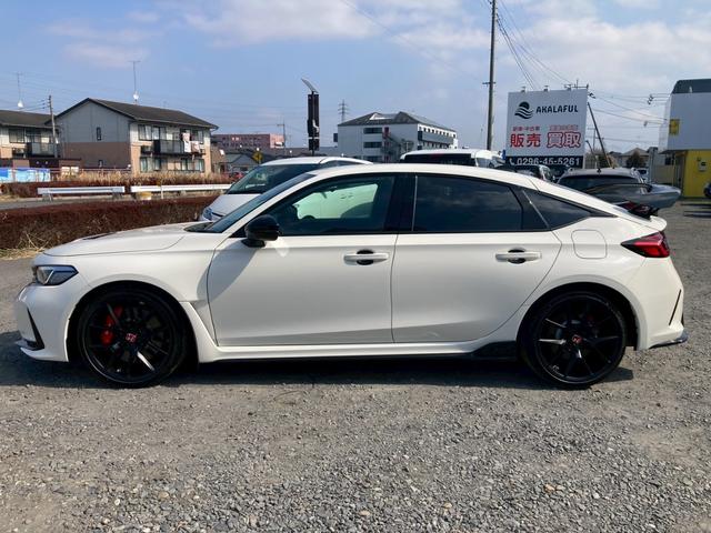 シビック タイプＲ　純正９型ディスプレイナビ　ホンダセンシング　バックモニター　ドライブモードスイッチ　フルＬＥＤヘッドランプ　ブラックリアスポイラー　地デジＴＶ　純正１９ＡＷ　レッドブレーキキャリパー　ワイヤレス充電器（6枚目）