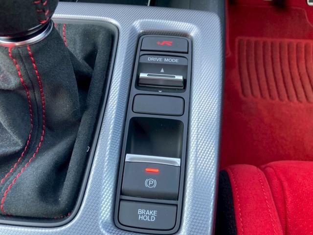 シビック タイプＲ　純正９型ディスプレイナビ　ホンダセンシング　バックモニター　ドライブモードスイッチ　フルＬＥＤヘッドランプ　ブラックリアスポイラー　地デジＴＶ　純正１９ＡＷ　レッドブレーキキャリパー　ワイヤレス充電器（32枚目）