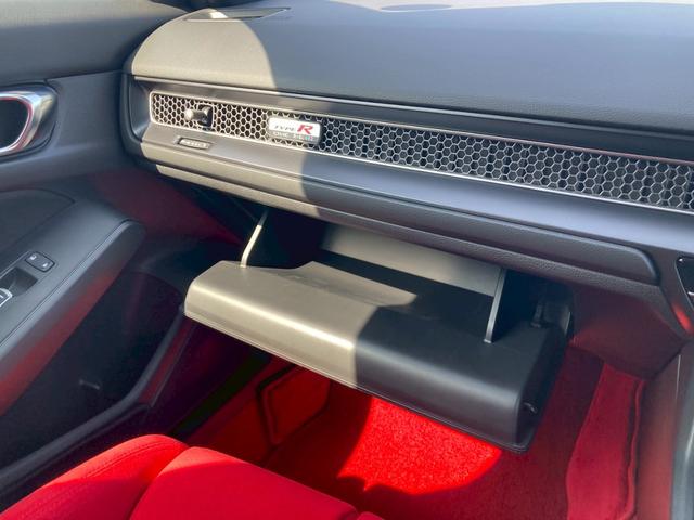 シビック タイプＲ　純正９型ディスプレイナビ　ホンダセンシング　バックモニター　ドライブモードスイッチ　フルＬＥＤヘッドランプ　ブラックリアスポイラー　地デジＴＶ　純正１９ＡＷ　レッドブレーキキャリパー　ワイヤレス充電器（45枚目）