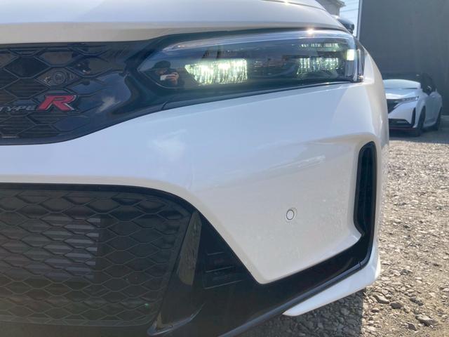 シビック タイプＲ　純正９型ディスプレイナビ　ホンダセンシング　バックモニター　ドライブモードスイッチ　フルＬＥＤヘッドランプ　ブラックリアスポイラー　地デジＴＶ　純正１９ＡＷ　レッドブレーキキャリパー　ワイヤレス充電器（58枚目）