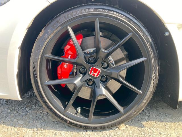 シビック タイプＲ　純正９型ディスプレイナビ　ホンダセンシング　バックモニター　ドライブモードスイッチ　フルＬＥＤヘッドランプ　ブラックリアスポイラー　地デジＴＶ　純正１９ＡＷ　レッドブレーキキャリパー　ワイヤレス充電器（66枚目）