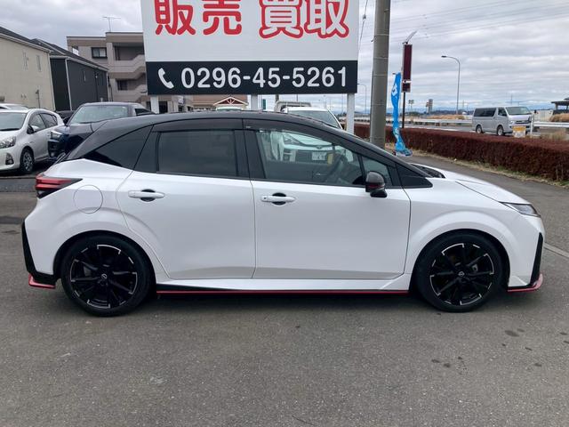 オーラ ニスモ 純正9型コネクトナビ プロパイロット ワイヤレス充電器 寒冷地仕様 インテリジェントアラウンドビューモニター デジタルインナーミラー TV シートヒーター アダプティブLEDヘッドランプ OP2トーン(5枚目)