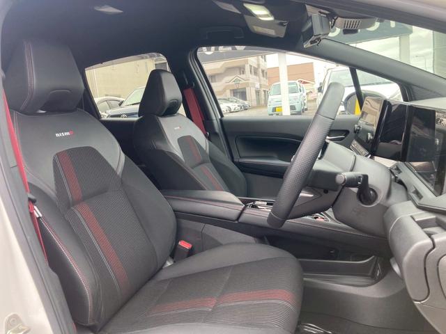 オーラ ニスモ 純正9型コネクトナビ プロパイロット ワイヤレス充電器 寒冷地仕様 インテリジェントアラウンドビューモニター デジタルインナーミラー TV シートヒーター アダプティブLEDヘッドランプ OP2トーン(10枚目)