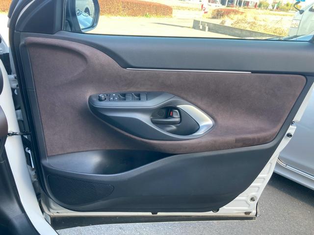 ヤリスクロス ハイブリッドＺ　モデリスタエアロ（Ｆ・Ｓ・Ｒ）　純正８型ディスプレイオーディオ　パノラミックビューモニター　ブラインドスポットモニター　パワーバックドア　セーフティセンス　フルＬＥＤヘッドランプ　シートヒーター　禁煙（33枚目）